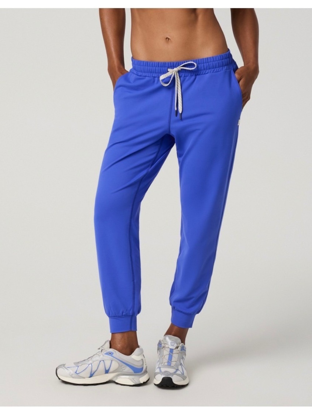 Vuori Performance Joggers in Electric Blue Size